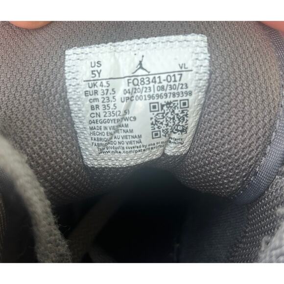 Air Jordan 1 Mid SE GS “Night Stadium / Total Orange / Black” – Size 5Y - Picture 8 of 8